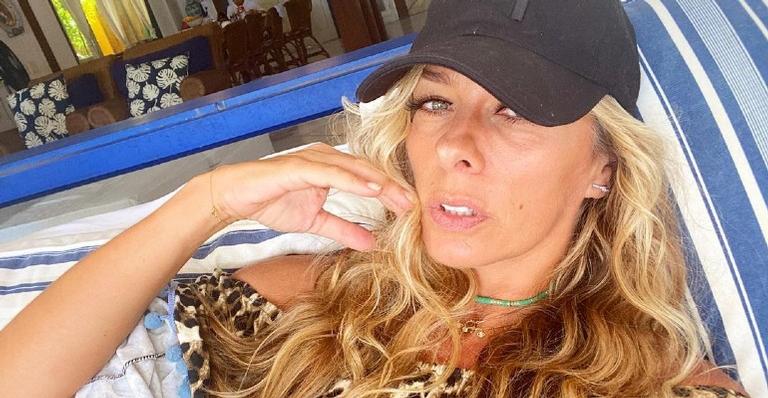 Mãe de Adriane Galisteu toma a segunda dose da vacina e ela celebra: ”Agora sim!”