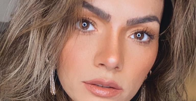 Kelly Key dá dicas de beleza para os fãs ao montar looks com a camisa do marido