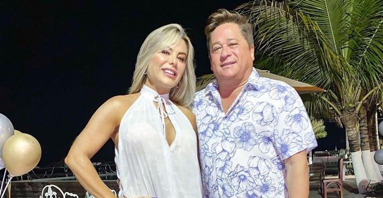 Leonardo posta clique divertido com a esposa, Poliana: ”Nosso momento bobeira!”