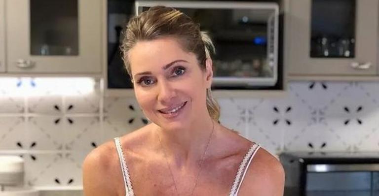 Letícia Spiller começa dia com yoga e contagia fãs: ”Que performance”