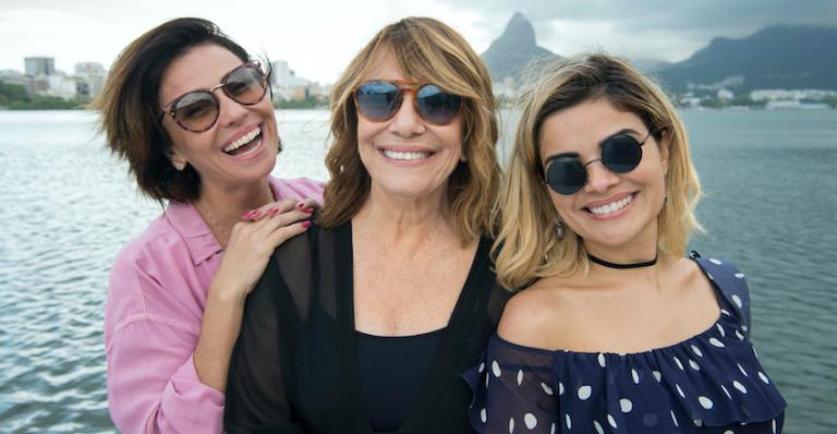Vanessa Giacomo posta clique antigo com o elenco de ‘Filhas de Eva’: ”Comemorando o sucesso”