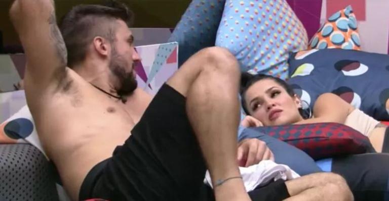 BBB21: Juliette opina sobre relação de Carla Diaz e Arthur: ”Acho que vai dar certo”