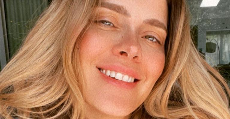 Carolina Dieckmann relembra clique inusitado em Israel e fãs disparam: ”É linda até assim”