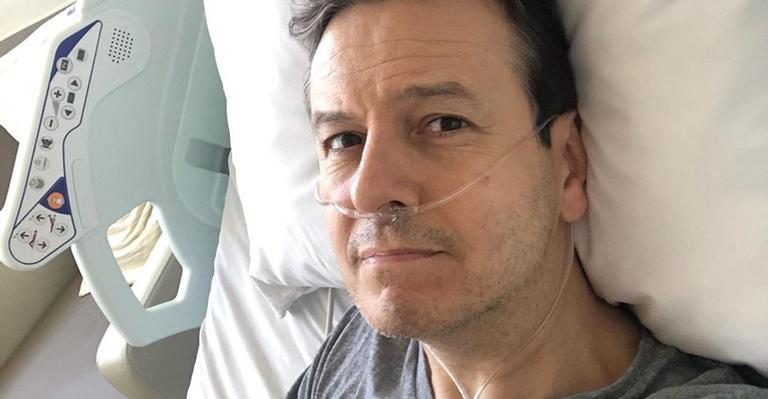 Internado com Covid, Celso Zucatelli mostra fisioterapia respiratória: ”Seguimos assim”