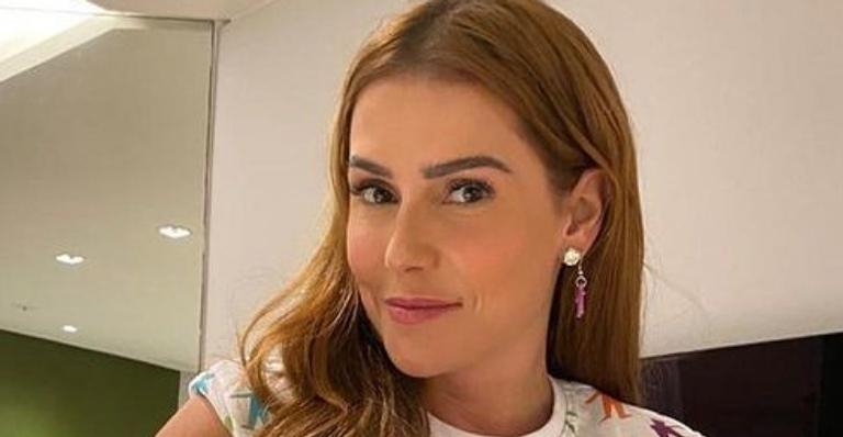 Deborah Secco comemora aniversário da mãe com bela declaração: ”Meu espelho”
