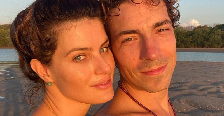 Di Ferrero aproveita pôr do Sol na praia com Isabeli Fontana e arranca suspiros: ”Casal lindo”