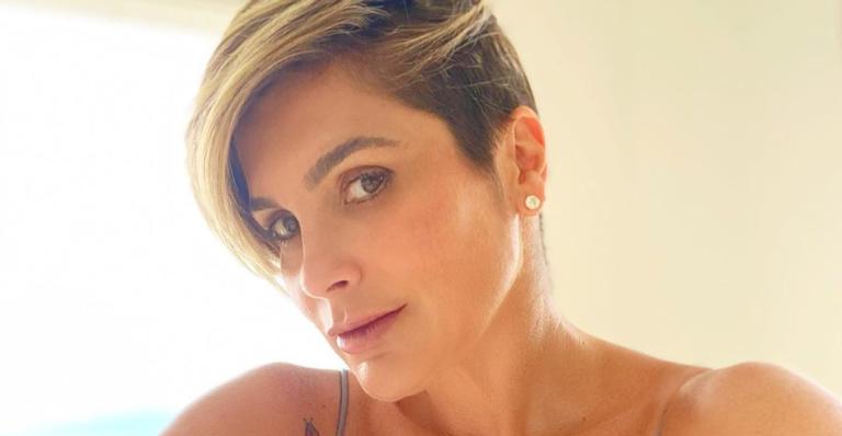 Flávia Alessandra surge com visual diferente em clique antigo e chama atenção de fãs: ”Que Deusa!”