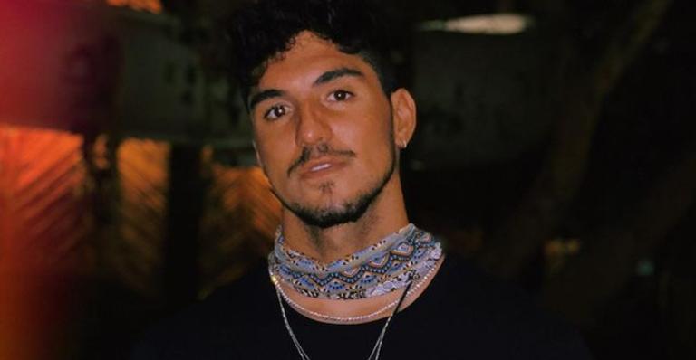 Gabriel Medina impressiona fãs com manobras no surf e recebe elogios: ”Fenômeno”