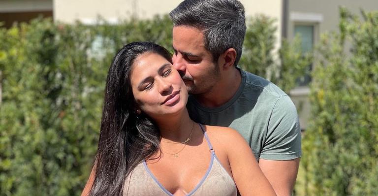 Kaká Diniz posa coladinho com Simone e se derrete: ”Para sempre!”