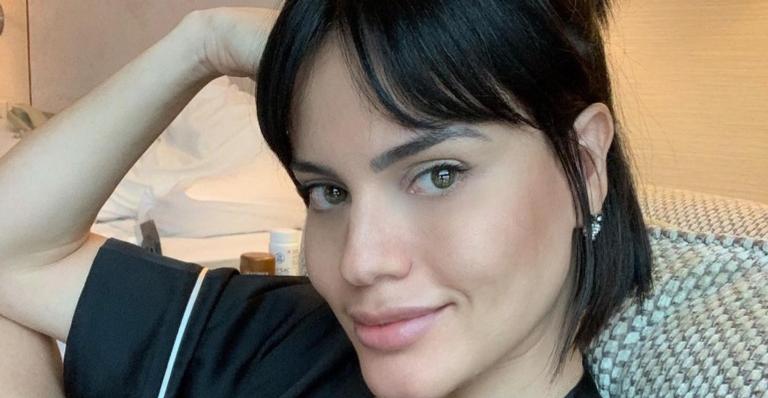Em praia do Uruguai, Letícia Lima posa completamente nua e ostenta shape impecável: ”Que corpo!”