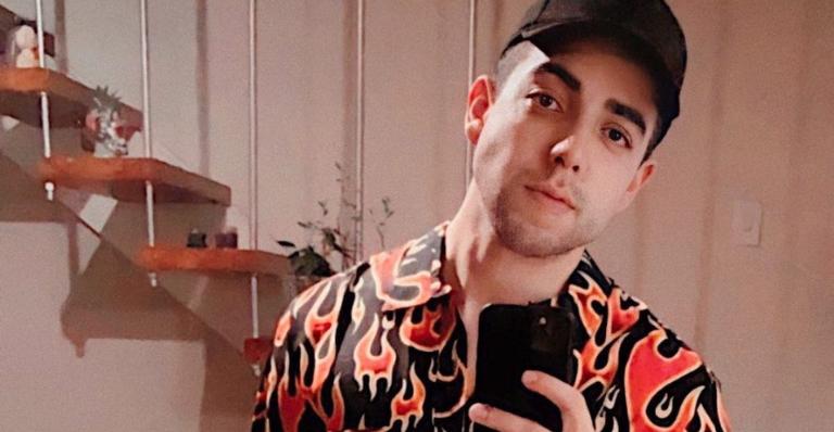 Lucas Selfie posa coladinho com sua cachorrinha e encanta fãs: ”Quanto Amor em uma só foto”