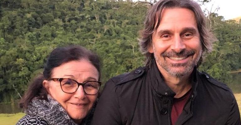 Murilo Rosa comemora vacinação da mãe contra a Covid-19: ”Que sensação boa”
