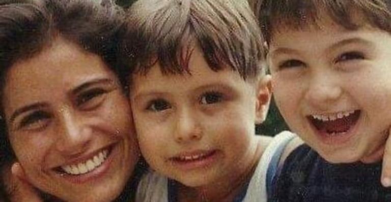 Valeria Alencar resgata adorável registro da infância de seus filhos Francisco e Rafa Vitti