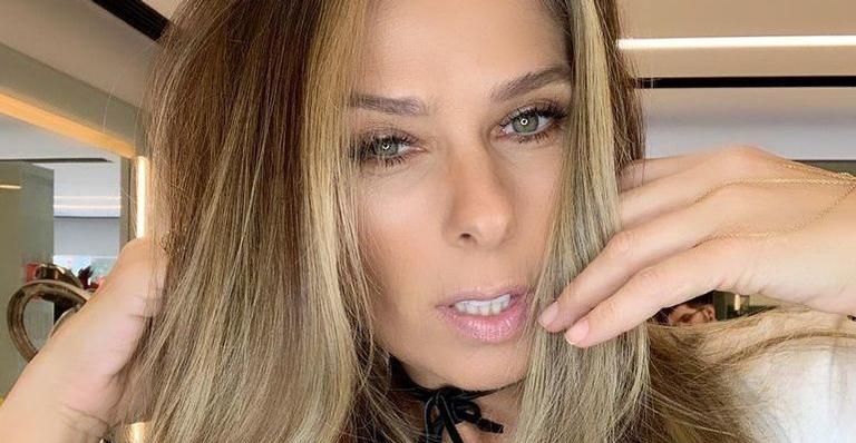 De blusa rasgada e botas no joelho, Adriane Galisteu posa arrasadora e impressiona com estilo: “Incrível!”