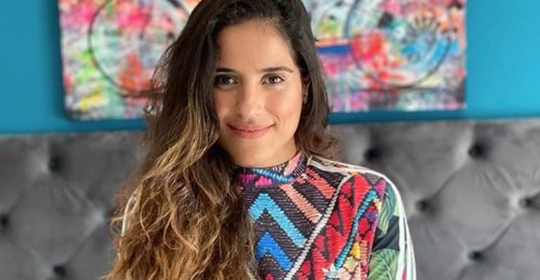 Camilla Camargo resgata clique arrasador: ”Saudade de um sextou com make e brilho”