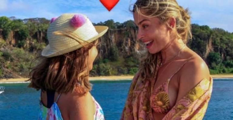 Grazi Massafera resgata clique ao lado da filha, Sofia, e arranca elogios: ”Idênticas e lindas”