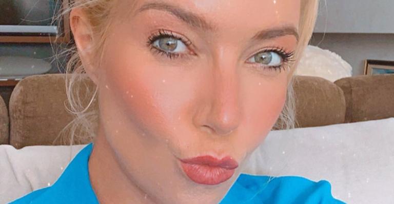 Luiza Possi arranca elogios da web ao posar com look animal print arrasador: ”Muito felina!”