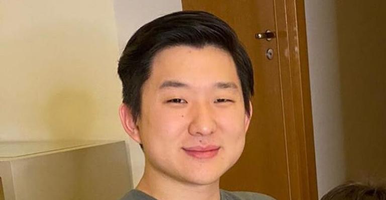 Pyong Lee surge com seu filho no colo e encanta web: ”Que fofura”