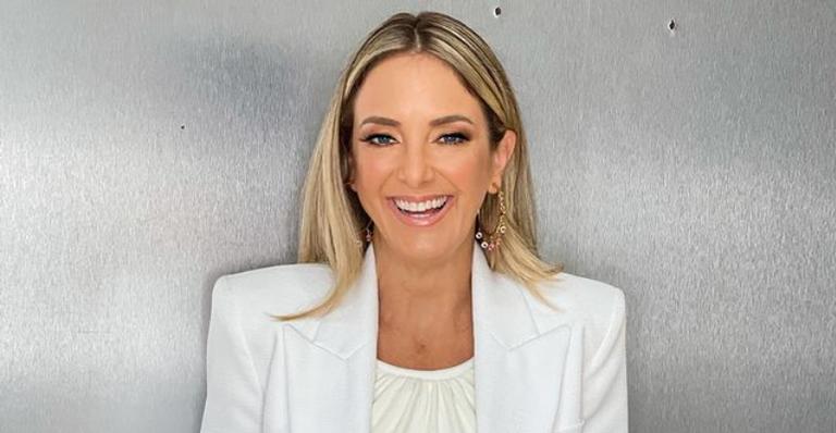 Ticiane Pinheiro surge animada nos bastidores do ‘Hoje Em Dia’: ”Sextou”