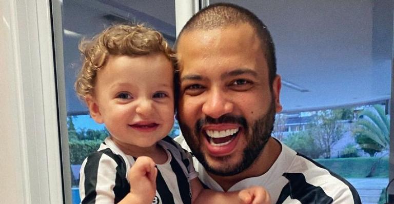 Projota leva a filha para visitar a bisa e derrete as redes sociais