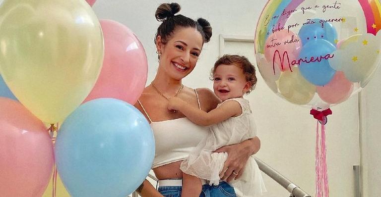 Tamy Contro flagra o pé de Marieva na pontinha e se derrete: ”Apaixonada em todos os detalhes”