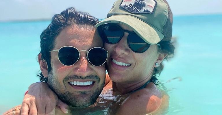Só amor! Alexandre Pato posta clique romântico com Rebeca Abravanel
