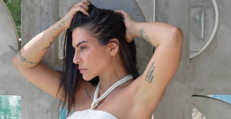 De biquíni, Cleo faz carão e exibe curvas impecáveis em clique tomando sol: ”Vitamina D”