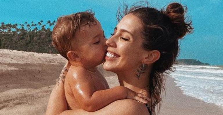 Gabi Brandt encanta fãs ao exibir filho mais velho recebendo massagem: ”Tão fofinho”