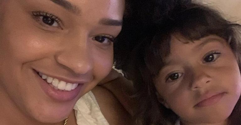 Juliana Alves posta clique fofíssimo com a filha, Yolanda: ”Alegria de mãe”