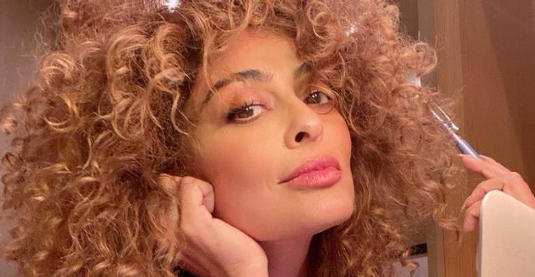Juliana Paes compartilha sequência de cliques em jantar e arranca elogios: ”Que deusa”