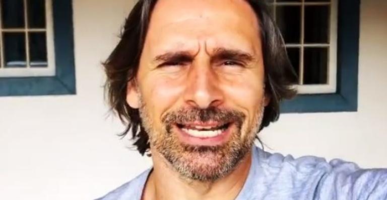 Murilo Rosa celebra vacinação do sogro e relembra internação: ”Só ele sabe o que passou”