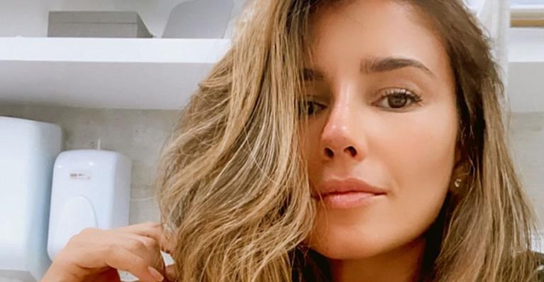 Paula Fernandes recebe presente da família Abravanel: ”Já tô animada!”