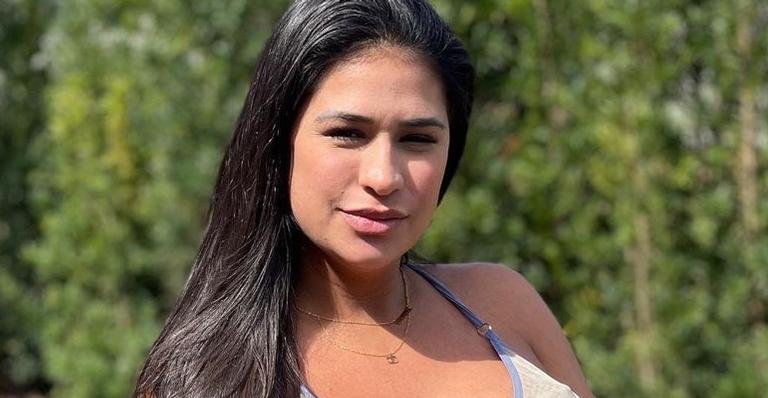 Simone mostra o corpo pouco mais de um mês pós-parto e brinca: ”Será que estou grávida de novo?”