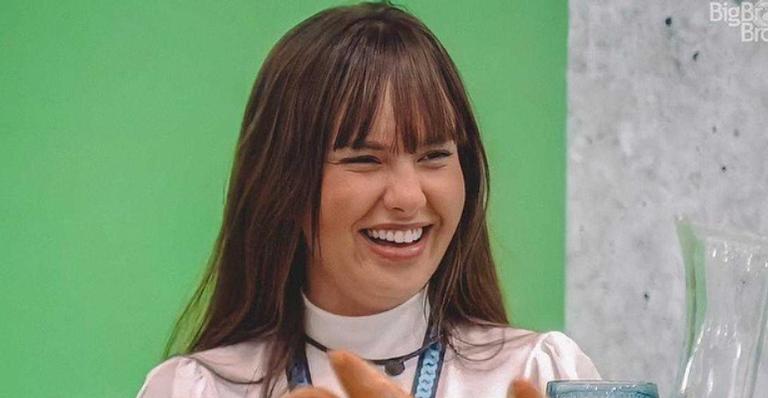 Thais, do BBB21, esbanja corpaço e shape sarado com biquíni fininho fio dental: ”Que barriga!”