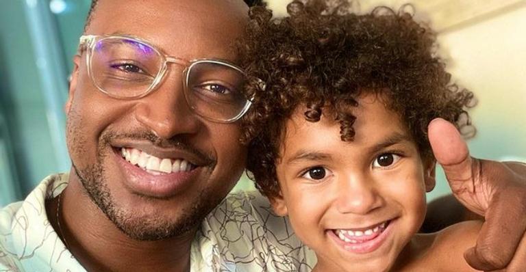 Thiaguinho comemora aniversário de cinco anos do primo: ”Um coração lindo”
