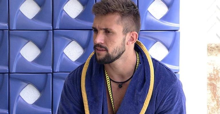BBB21: Arthur revela quem deve vetar da prova do líder: ”Ela está com sangue nos olhos!”