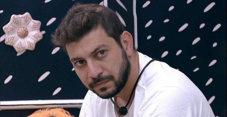 BBB21: Caio acredita que Juliette será eliminada: ”O público está só esperando cair no paredão”