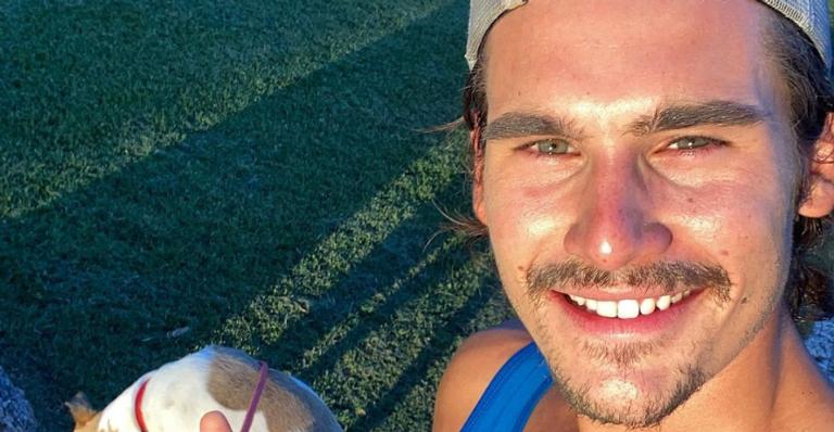 Durante lockdown, Nicolas Prattes surge no Projac e brinca: ”Nada na minha carreira foi normal”