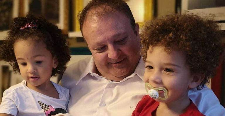 Muito amor! Erick Jacquin publica clique dos filhos e encanta web: ”Que lindos”