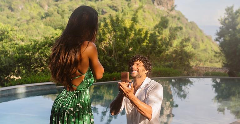 Jesus Luz pede Carol Ramiro em casamento: ”Merece todo amor desse mundo!”