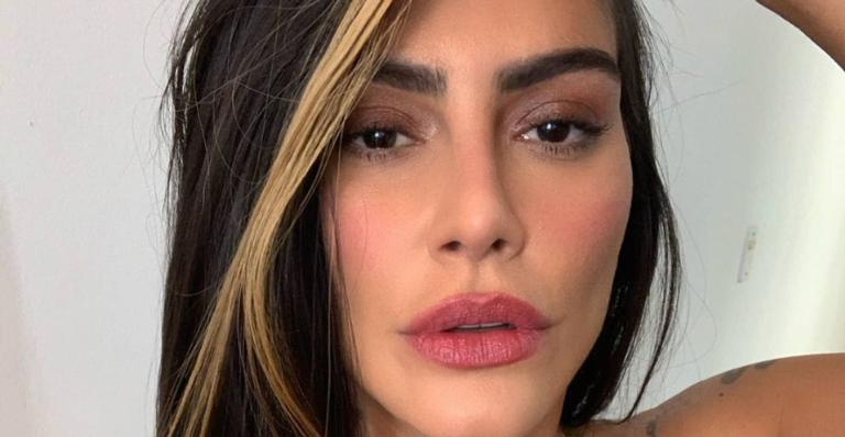 Cleo arranca suspiros da web ao fazer topless em clique arrasador: ”Maravilhosa demais!”
