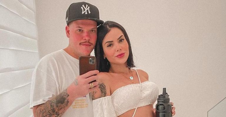 Ferrugem e a esposa surgem em clima descontraído em clique na web