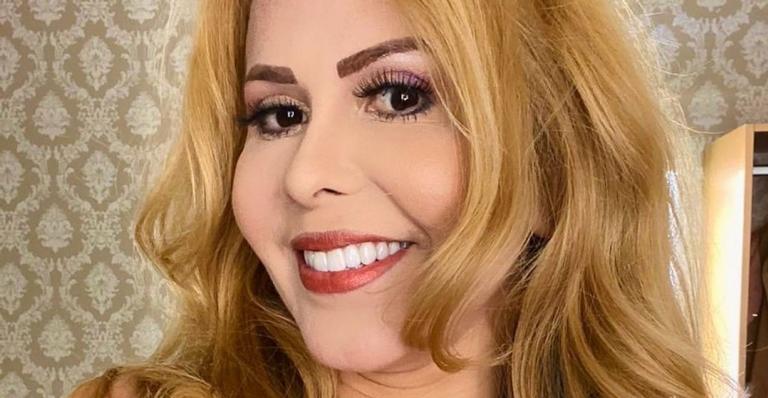 Joelma dispensa o loiro e surpreende os fãs com o cabelo ruivo: ”Acho que gostei!”
