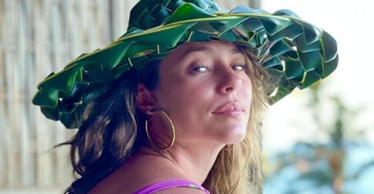 Cacheada, Paolla Oliveira dá show de beleza em clique deslumbrante: ”Maravilhosa”