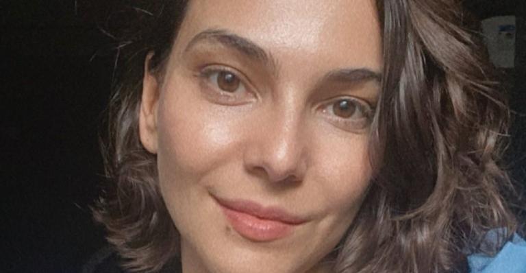 Tainá Müller relembra personagem de novela e lamenta: ”Saudades de um camarim”