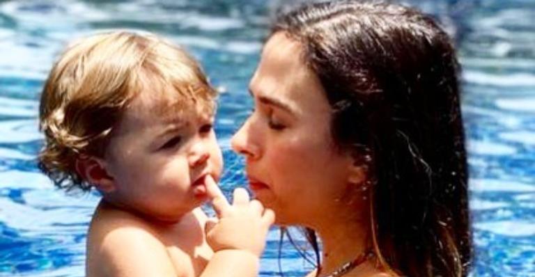 Tatá Werneck registra Clara Maria fazendo bolhas de sabão e encanta a web