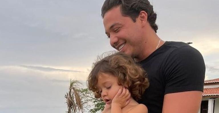 Wesley Safadão exibe filho tocando bateria e encanta web: ”Pensando em contratar esse baterista”