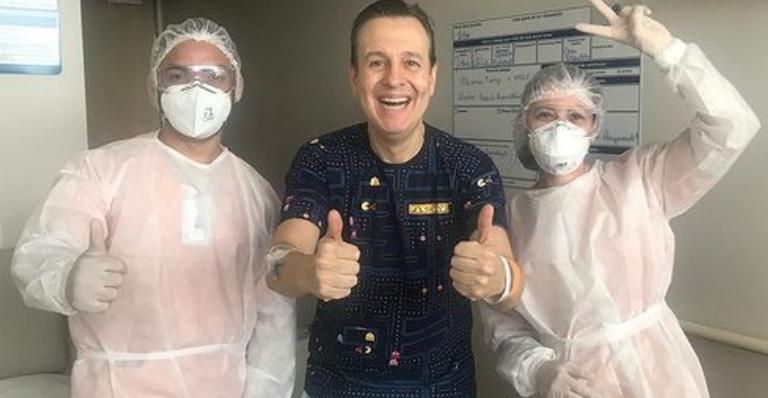 Celso Zucatelli comemora alta hospitalar após 10 dias internado com Covid-19: ”Muito feliz”