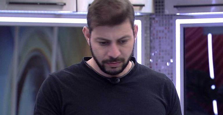 BBB21: Caio faz planos para o VIP e avisa: ”A Juliette eu não levo”