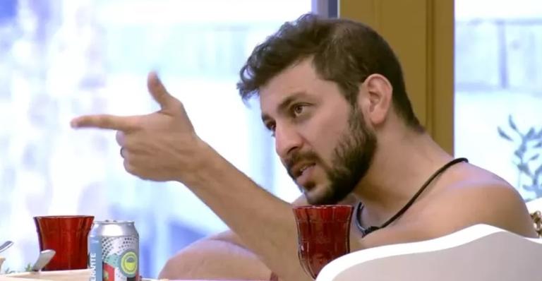 BBB21: Caio detona Juliette: ”Fica procurando coisas que dão mimimi lá fora para atacar”